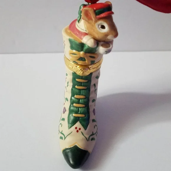 Hallmark Keepsake Ornament Fashion A Foot 2001 - Picture 6 of 11